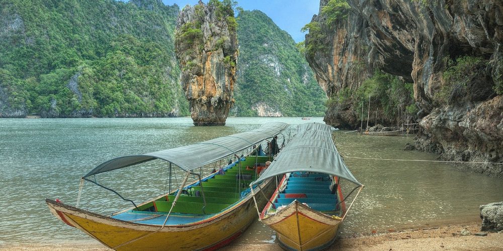 Solig dag på båten i Thailand